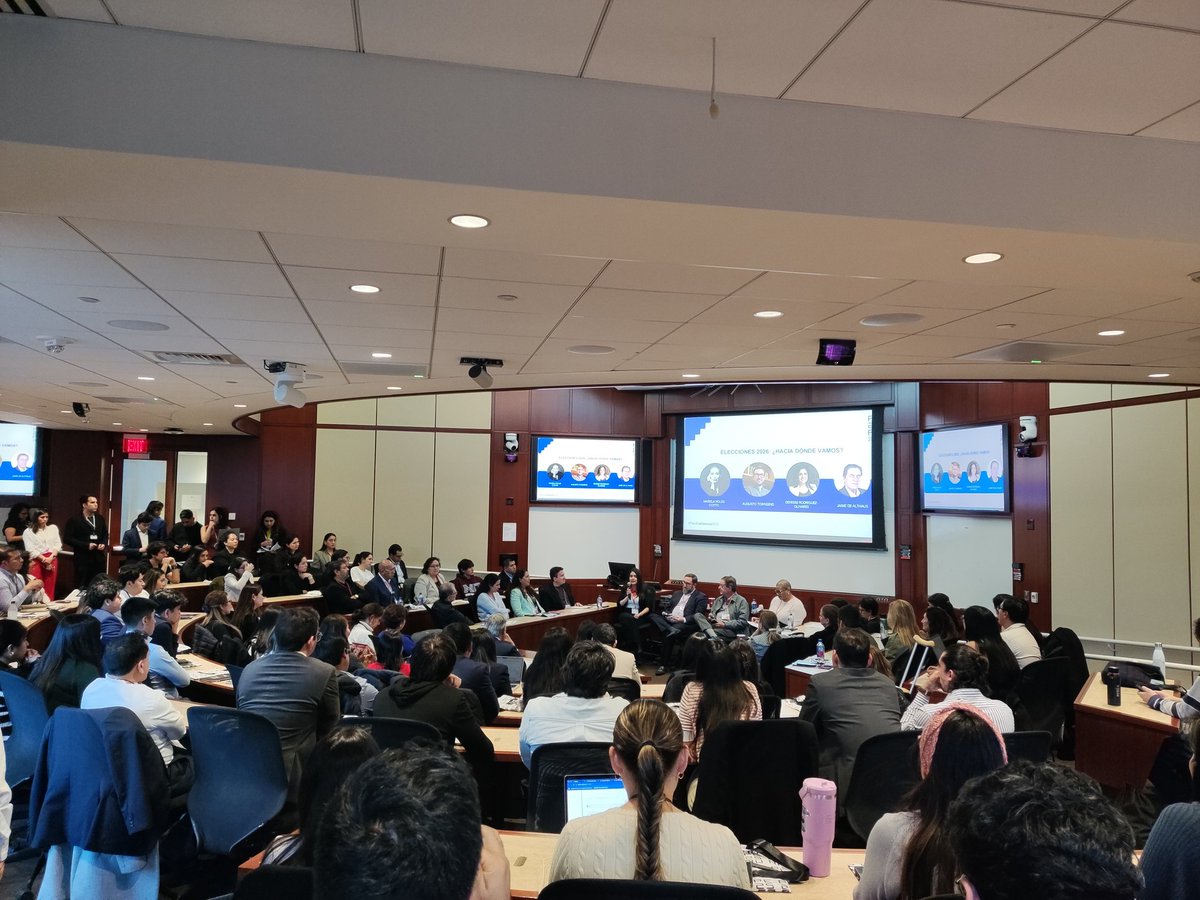 SebGiner's tweet photo. Así luce el Starr Auditorium de la @Kennedy_School: llena de peruanos analizando la situación de cara a las elecciones del 2026. Tremendo lo que han conseguido HAPS y Peruvian Caucus. #PeruConference2025 @Harvard https://t.co/5Ij41gyvIs