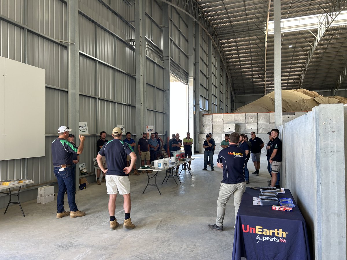 We kicked off our grower site visits this week with the Agsave Kimba crew coming to our new EP Distribution Facility for a look. Growers are excited to now take advantage of our products &amp; free storage option, the sheds full &amp; now we’re busy dispatching to farms across the EP.