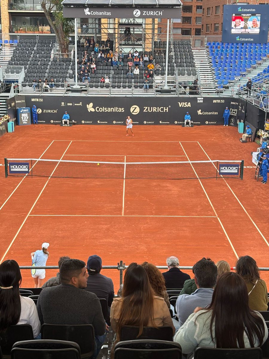 Desde SwissCham Colombia acompañamos la #CopaColsanitasZurich 🎾, el torneo WTA más importante de Latinoamérica. Destacamos el apoyo de Zurich Insurance como patrocinador oficial del evento. Una aseguradora que va siempre pa’ delante contigo.