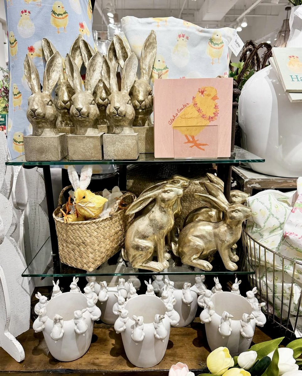 WaikikiBeachWlk's tweet image. Hop into spring at @sohaliving 🐰🌸 From hula chick aprons to tulip wreaths and island-style bunny decor, find the cutest Easter touches at their Waikiki Beach Walk store! 🌷✨ Celebrate the season in style 😍

#SohaLiving #HopIntoSpring #EasterVibes #ShopLocal #WaikikiBeachWalk