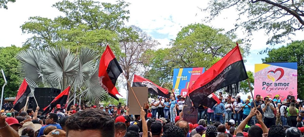 "La unidad, la unidad, la unidad. Esa es nuestra consigna fundamental. Solo unidos y cohesionados podemos vencer a nuestros enemigos y construir una Venezuela más justa y soberana."
Hugo Chávez ⭐ 

🚩🏴 Comprometidos con la lucha revolucionaria, nuestra militancia rebelde, desde