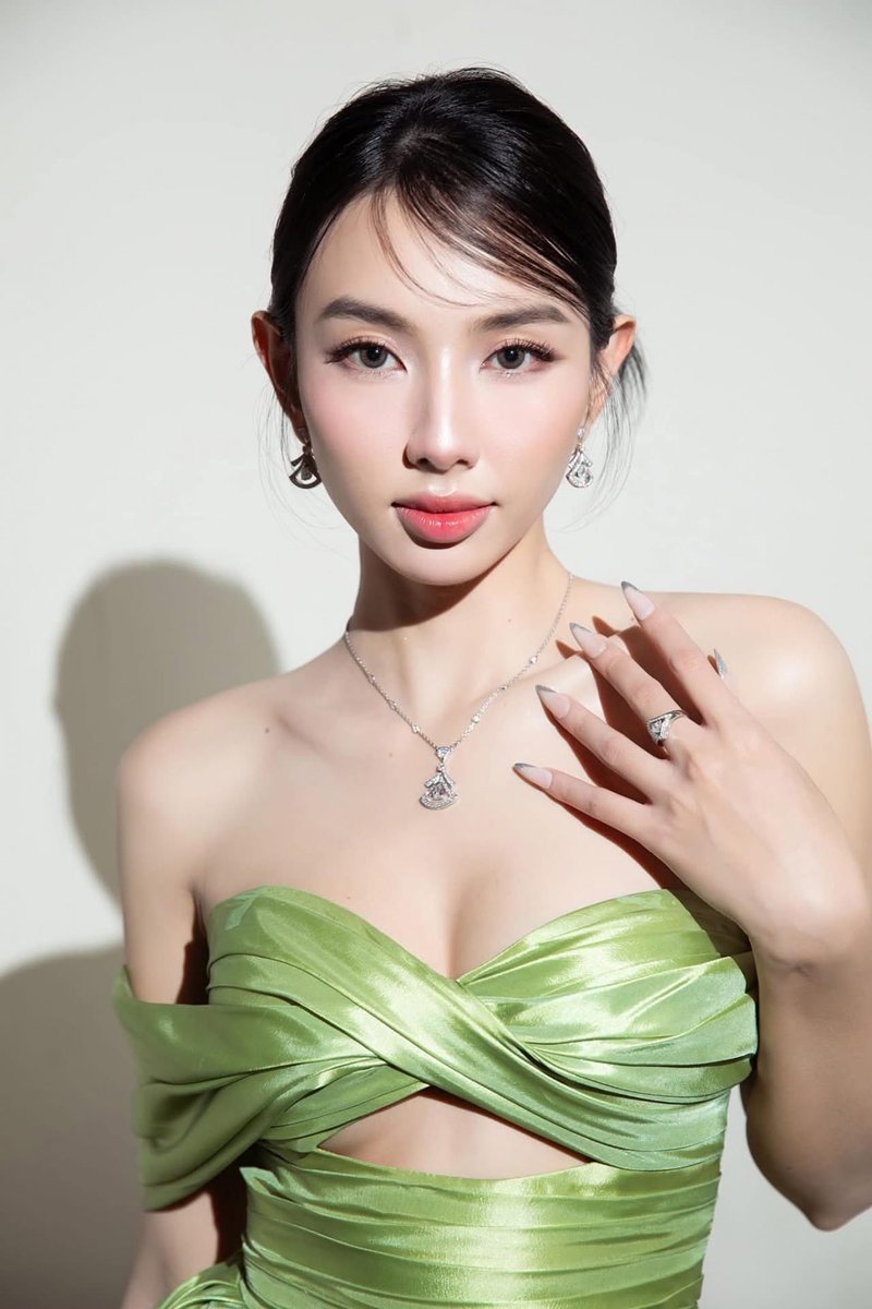 BiTun94933680's tweet photo. Theo dòng sự kiện . Kera Thùy Tiên và Hằng Du Mục. 2 bồn chứa chất lượng của trại https://t.co/CmnxApaJlS