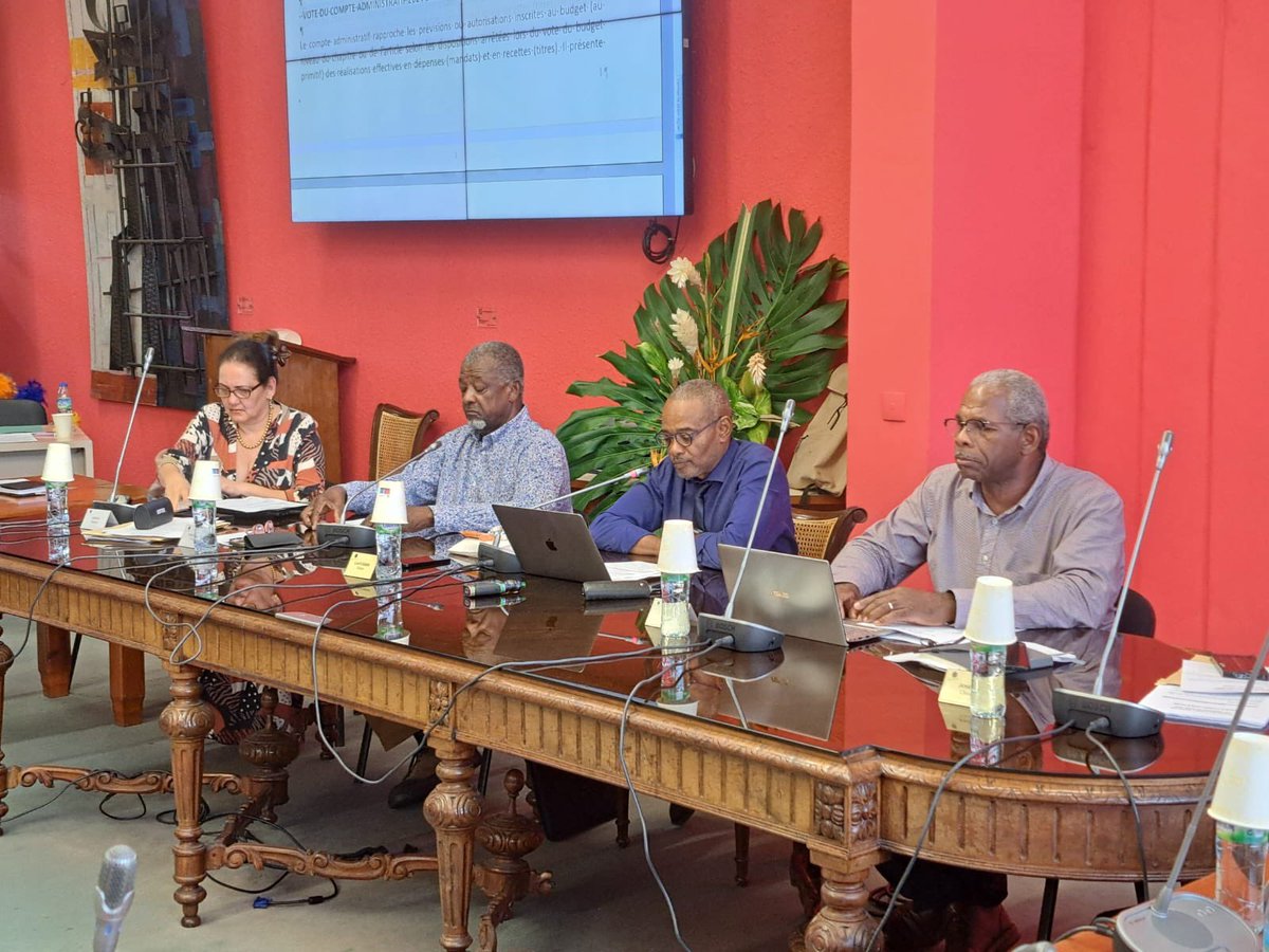 #CompteAdministratif2024 
Aujourd’hui, les 2100 agents de la Ville et de ses satellites concourent au retour à une situation assainie avec un excédent financier de 4.8M€ sans licenciement, sans augmenter les impôts contrairement à l'exigence de la CRC en 2020
#ConseilMunicipal