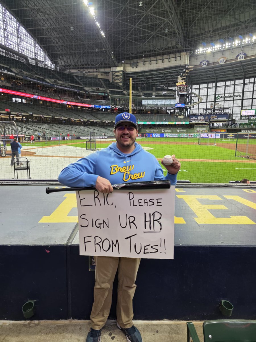 cWard_Too_7's tweet image. Good Guy @ehaase3 signed the ball and gave me THE BAT he hit the homerun with! Go Brewers! #BringItAroundTown @Brewers