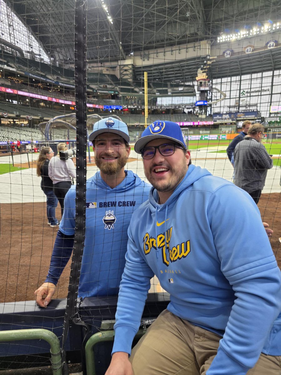cWard_Too_7's tweet image. Good Guy @ehaase3 signed the ball and gave me THE BAT he hit the homerun with! Go Brewers! #BringItAroundTown @Brewers