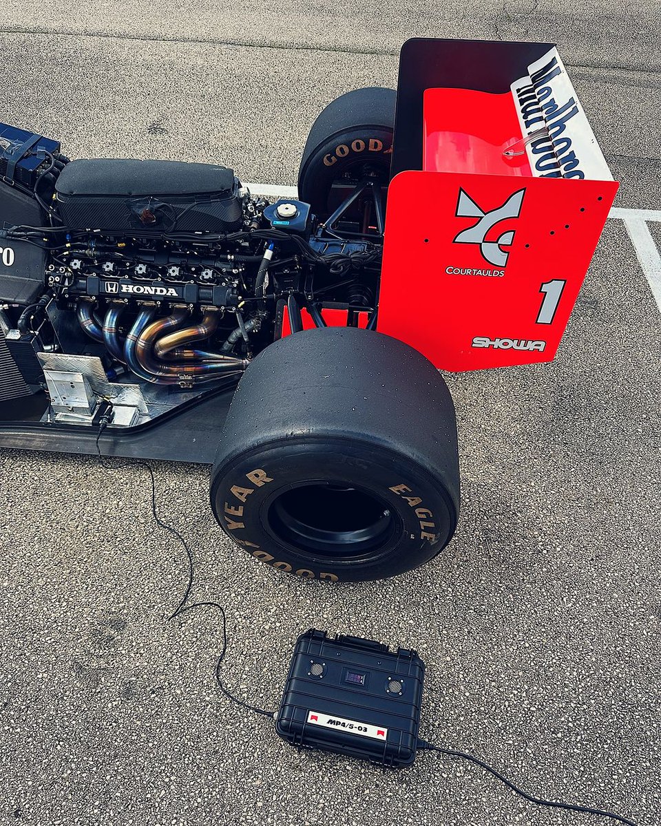 McLarenTeam tweet media