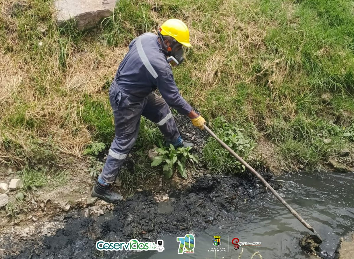 continuamos con la  limpieza y dragado de canales y vallados en la ciudad, preparándonos para la temporada invernal.
#Hoy se realizó la limpieza con el equipo vactor  del box culvert en la calle 26 con carrera 11 frente la Universidad de Boyacá.
#CiudaddelSolPueblodeAcero