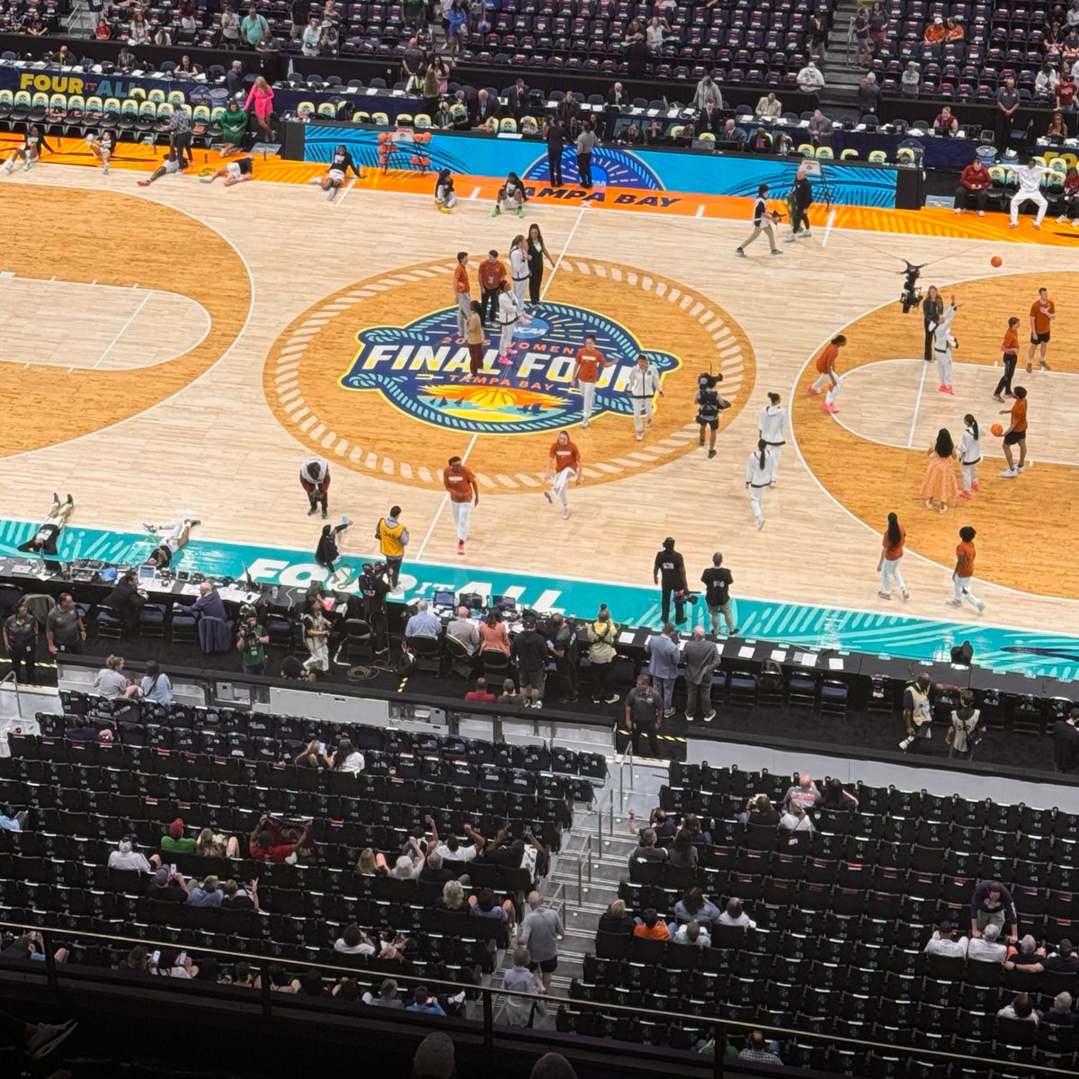 Time for some Final Four basketball here in Tampa! We're about 25 mintues from tip between the Gamecocks and Longhorns. Stay tuned with <a href="/SGTVSports/">SGTV Sports</a> as we give you live updates from Amalie Arena!
