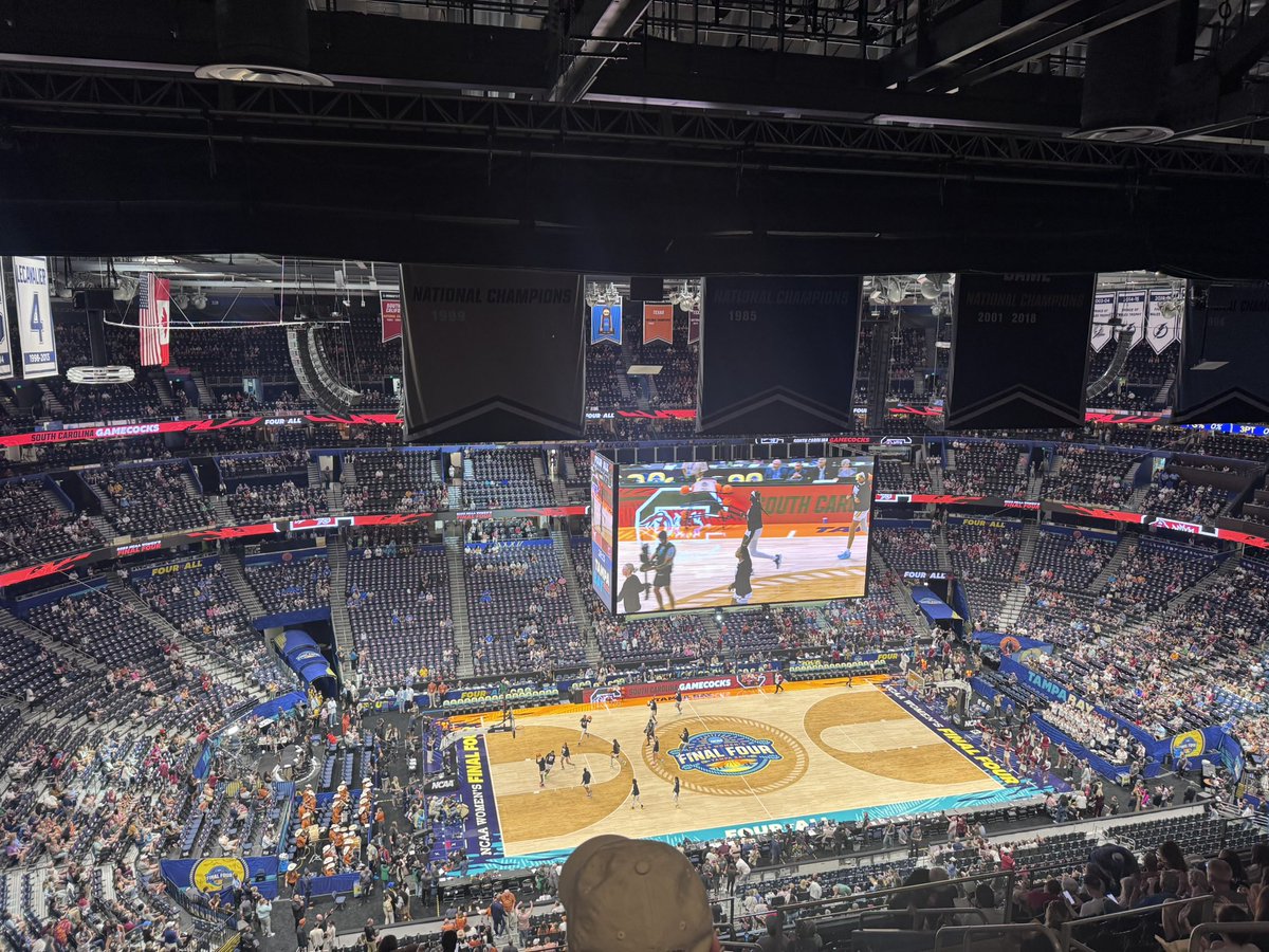 Birds eye view.

20 minutes until Texas and South Carolina tip off. 

#WFinalFour