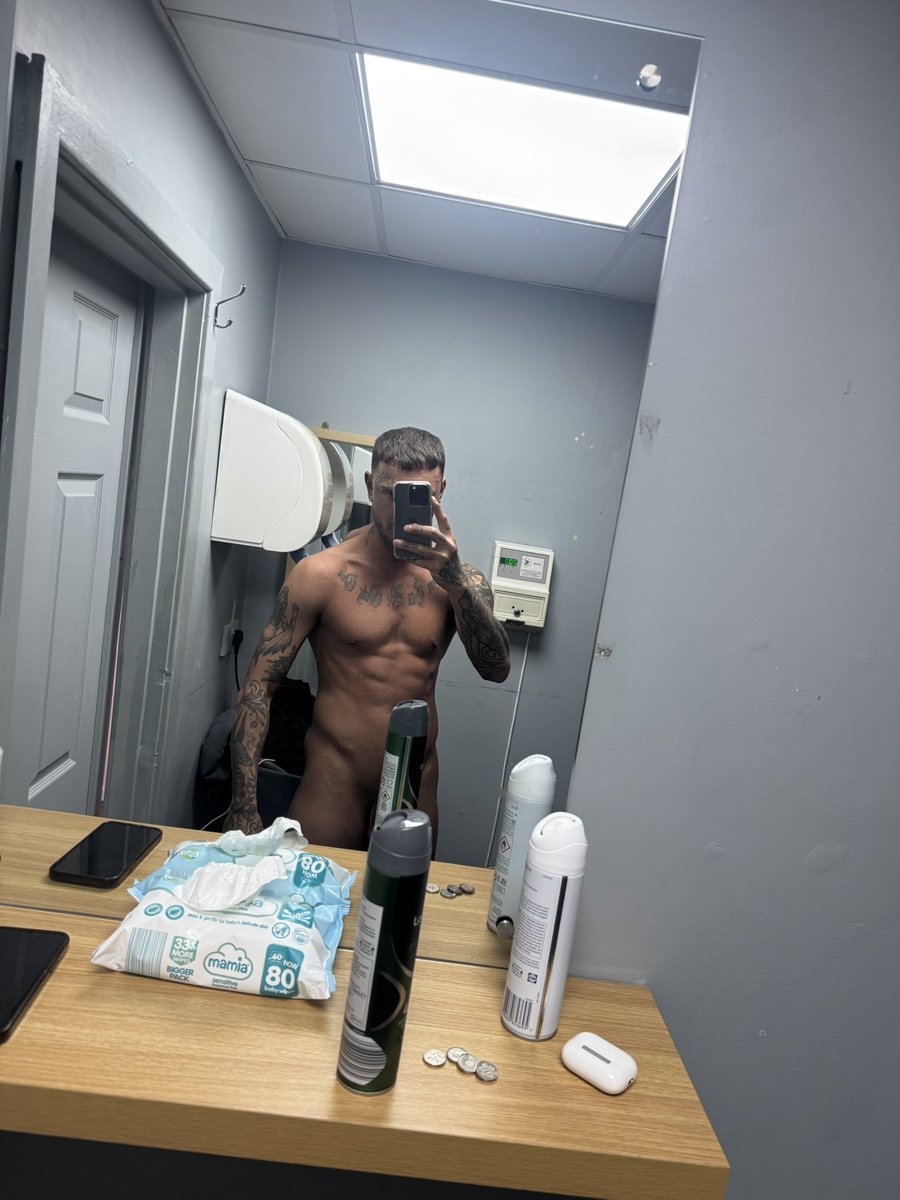 I know youre dying for that can to move. 

alpha cashmaster dom footfetish muscle paypig uk