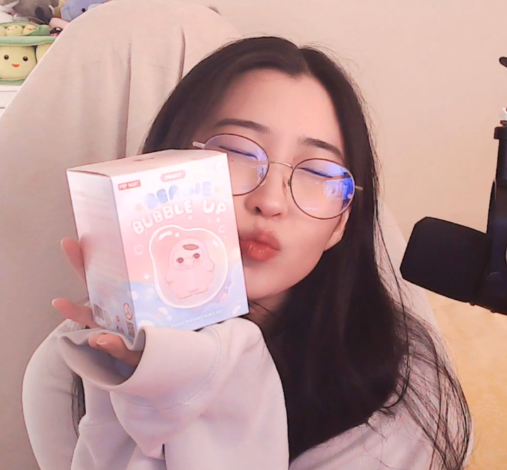 sarenitea_'s tweet photo. opening bubble baby on porple app :> https://t.co/iOthydcFVE