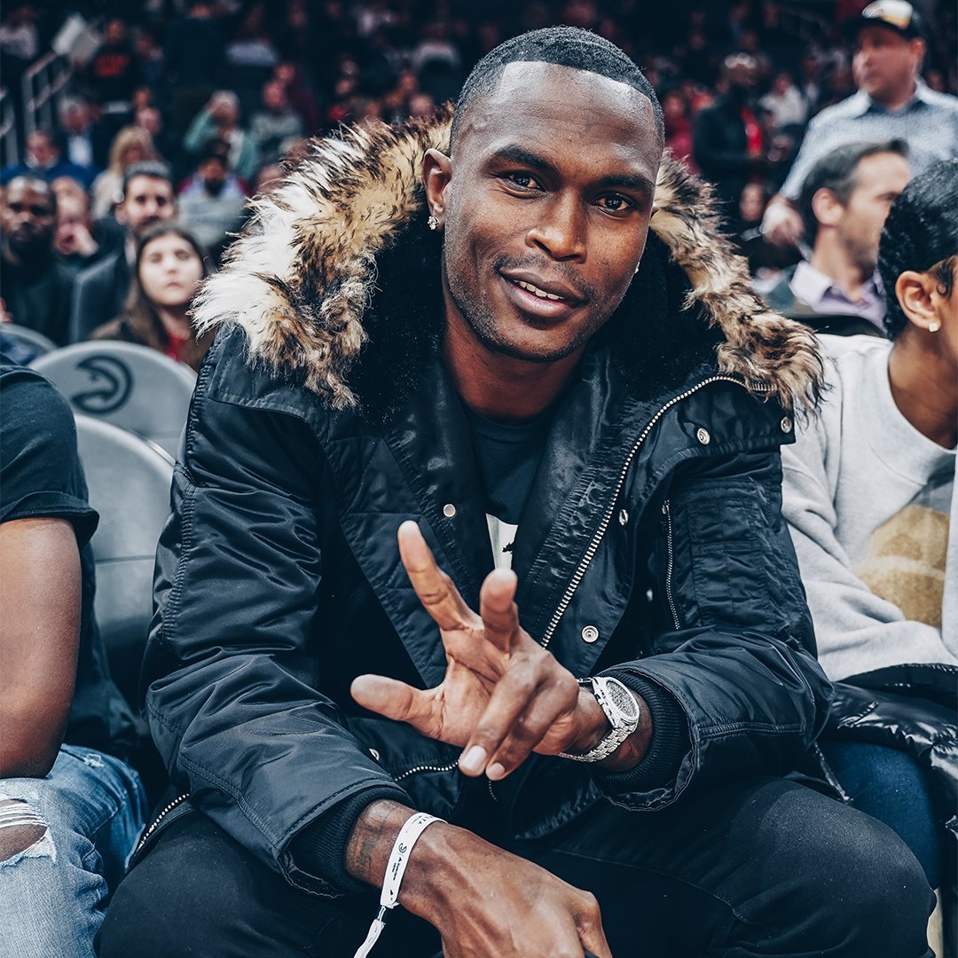 Atlanta Hawks (@atlhawks) on Twitter photo One of the greatest to represent the 🅰️
Congrats on an incredible career, <a href="/juliojones_11/">Julio Jones</a>! One of the greatest to represent the 🅰️
Congrats on an incredible career, <a href="/juliojones_11/">Julio Jones</a>!