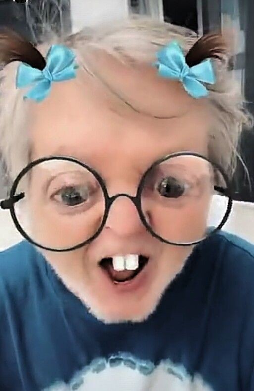 ltsreallove's tweet image. eternally grateful they get to have iphone. it must be so crazy. imagine being in the beatles and now u have iphone. and u get to take selfies on iphone.