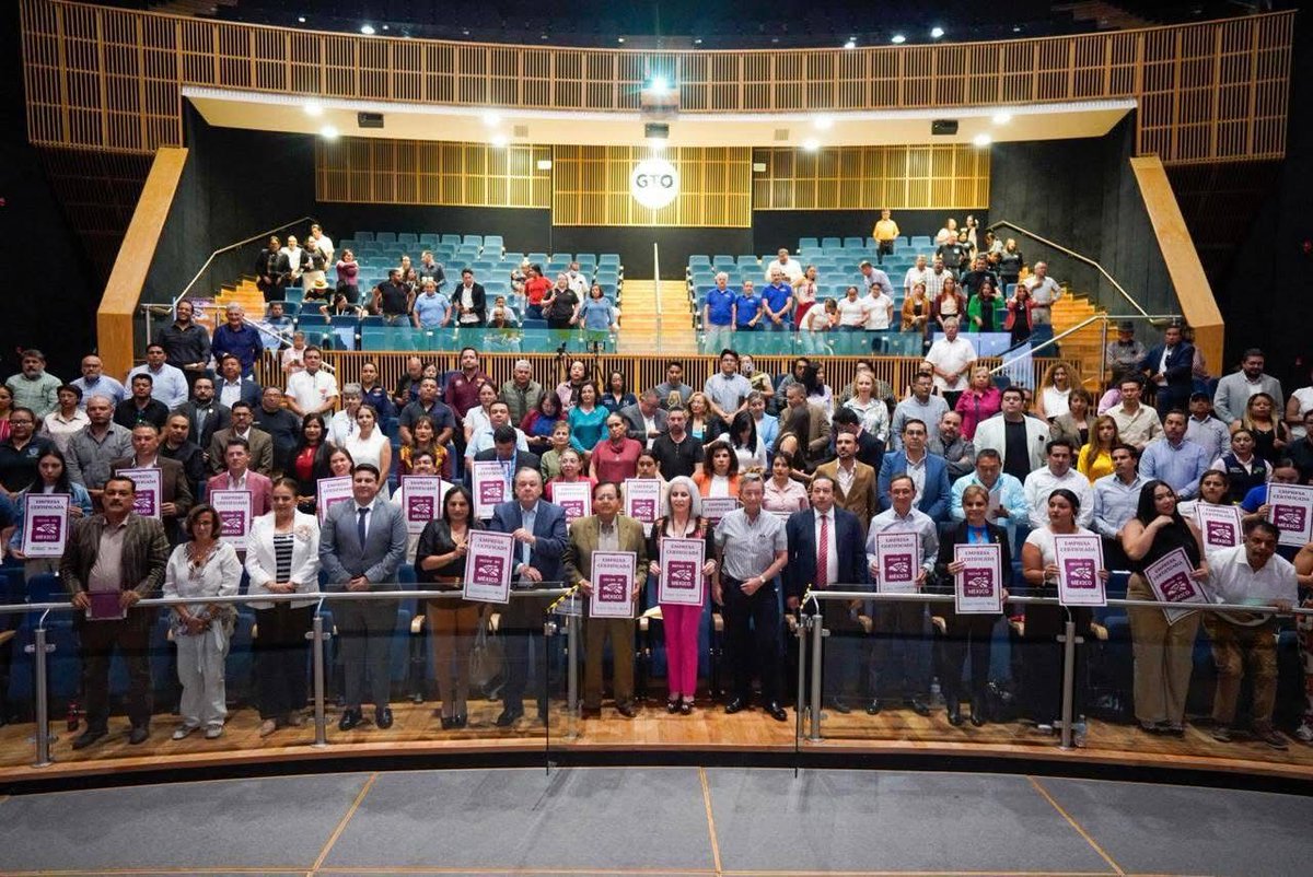 #ComunicadoEconomía 🗞️

Relanzan en Guanajuato la campaña nacional #HechoEnMéxico 🦅 y reconocen a empresas

🔗 gob.mx/se/prensa/rela…