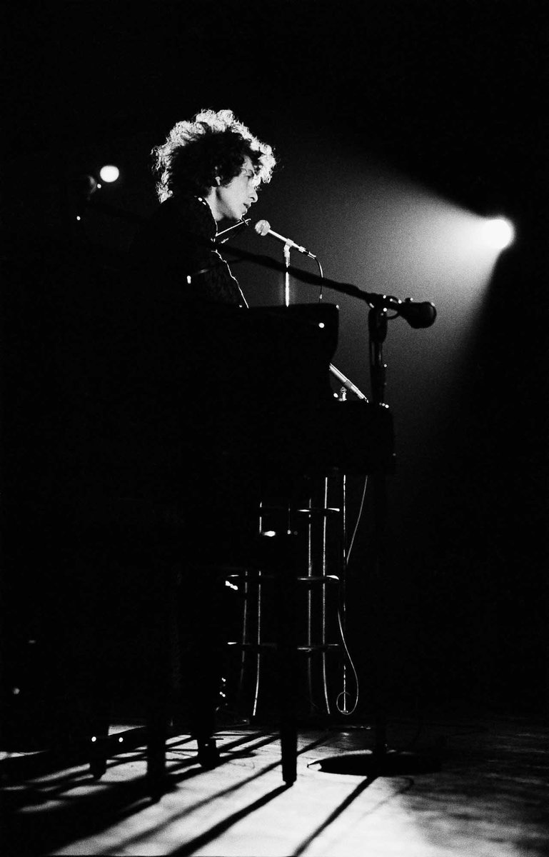 smokingsexxtion's tweet image. bob dylan in copenhagen, shot by bent rej, 1966