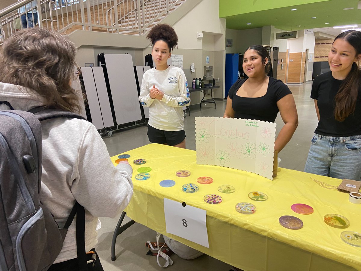 Marketplace is happening <a href="/DanielsonMiddle/">Danielson Middle School</a> 🧡💙🧡💙