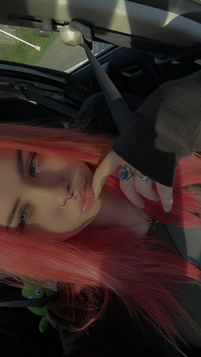 fallforravyn's tweet image. Pink hair🥰
Send on throne cuz I deserve it🖤🫶

| findom finsub cash cow paypig wallet drain humanatm sissy cuck loser beta foot feet footfetish humiliation |