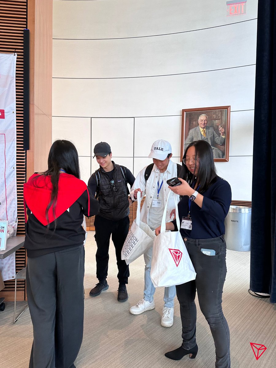 trondao's tweet photo. That’s a wrap on the @YaleBlockchain Conference!
Great energy at the Happy Hour reception connecting with students and future builders. https://t.co/aWQ5pl7YGY