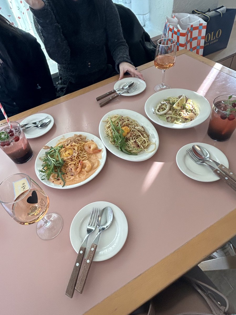 그녀의 생일을
축하하며 .. 
첫 울음 타지고 첫 들숨날숨을 기념하며