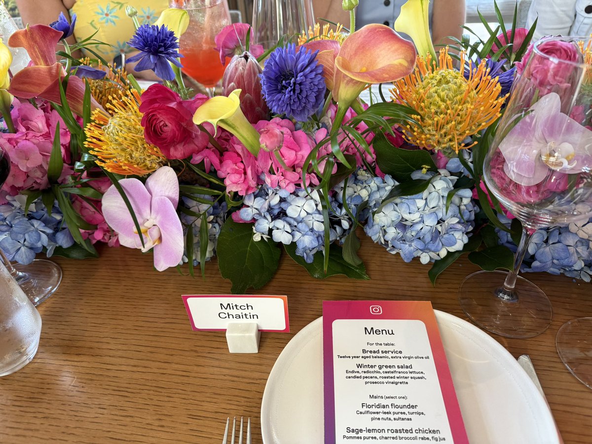 gaynycdad's tweet photo. It’s a gorgeous dinner party! Thank-you @Meta and @instagram! @mom2summit #mom2summit https://t.co/TTdlxt3ASB