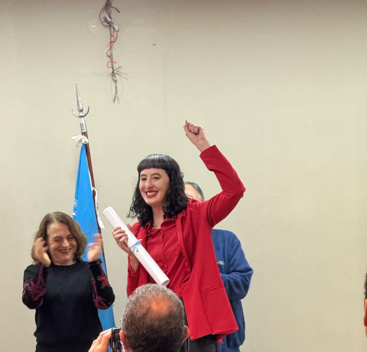 Bren_Hamilton's tweet image. Legalmente profesora de historia, troska y con flequillo