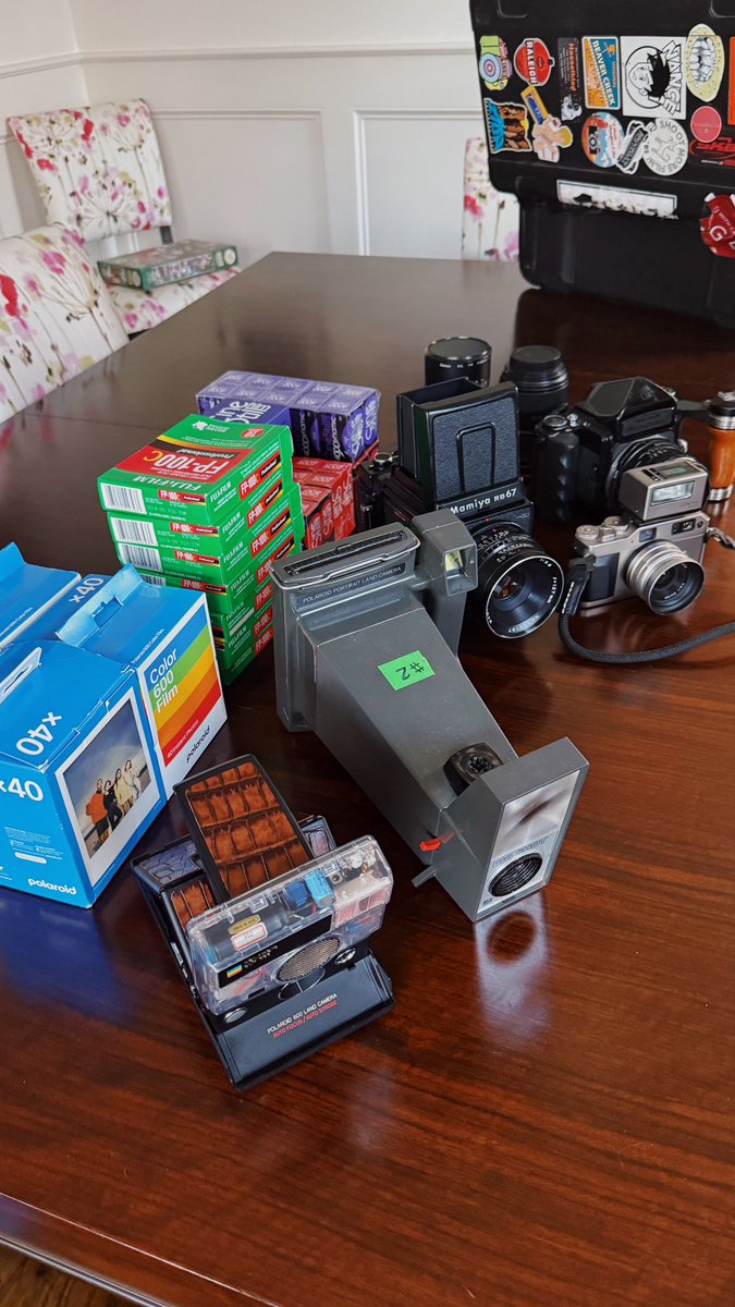 linusnhiscamera's tweet image. very fun analog photo assignment at @Dreamvillefest this weekend 🙂↕️🎞️