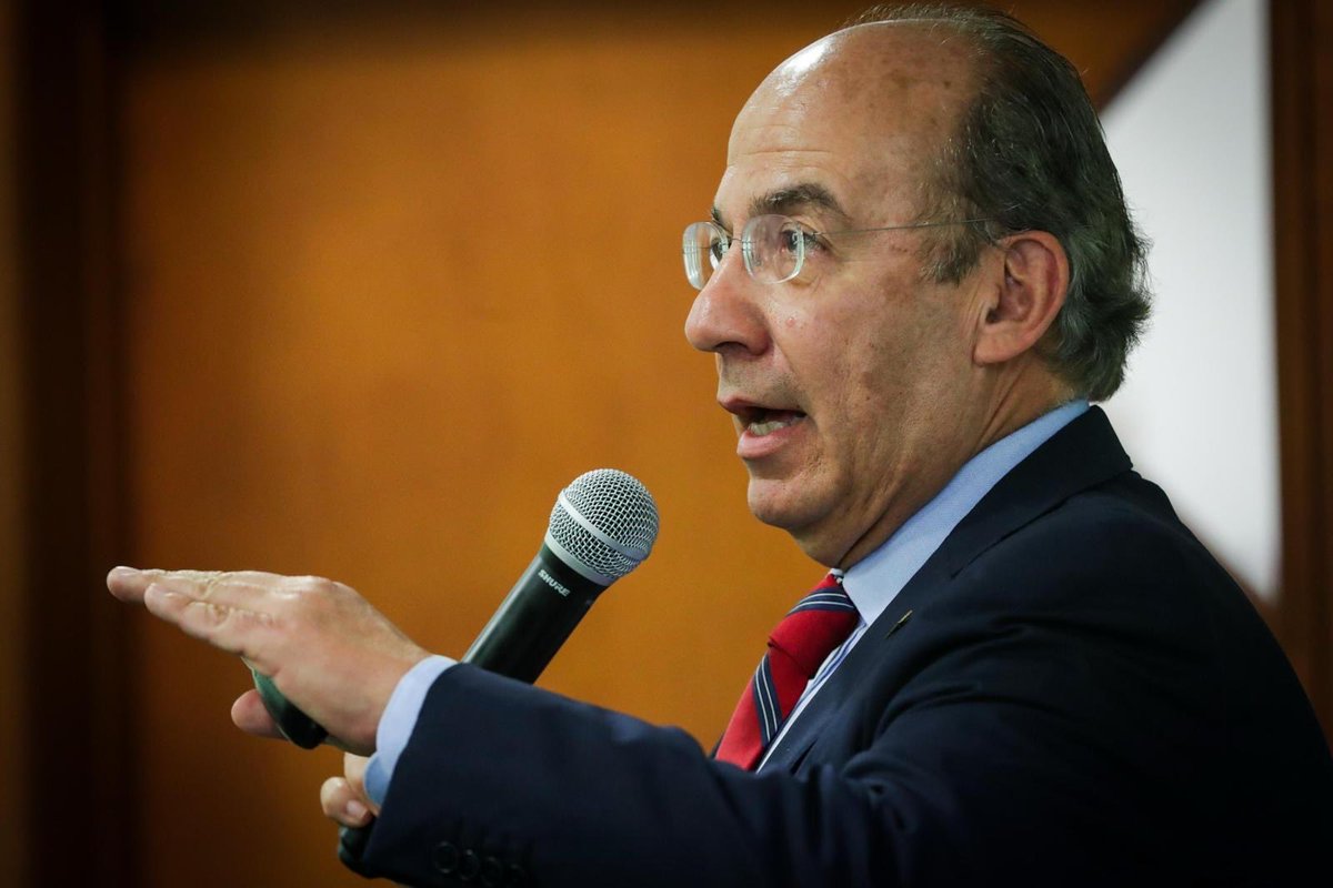 Estoy en Lima, Perú. Participo en un seminario sobre políticas públicas en la Universidad San Martín de Porres, en colaboración con el centro Adams Smith, por la libertad económica, de la Universidad internacional de la Florida.