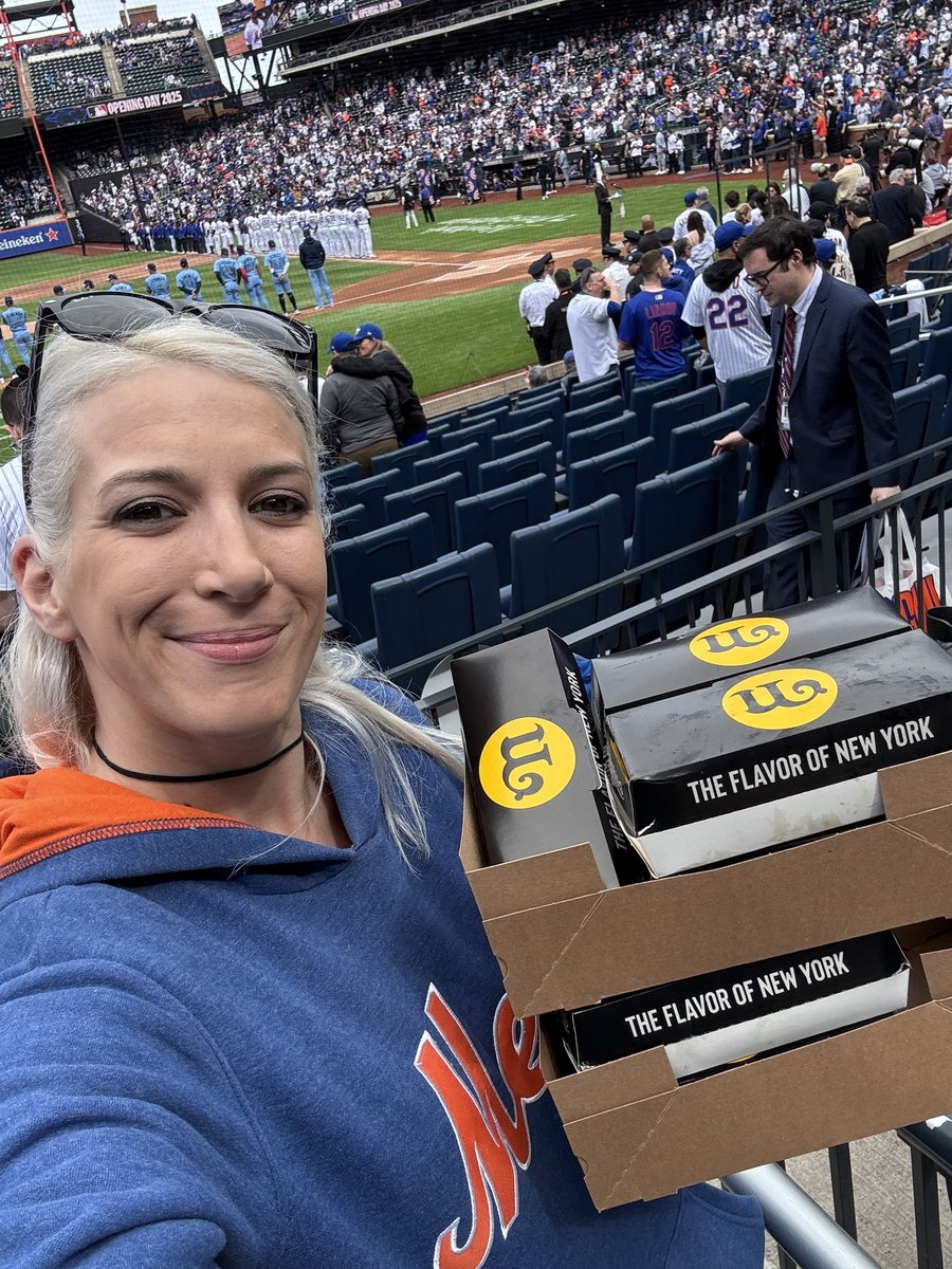 falconsfan02's tweet photo. Housing 9 hotdogs alone  @Mets home opener vs @BlueJays #citifield #mets #vikkiland  #glizzychallenge https://t.co/GQVUrqsIb2