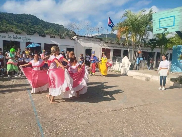 Y llegó el día de los que saben querer.
Fiesta grande en el Seminternado José Martí Pérez del CP Matías.Los niños disfrutan del aniversario 64 de la OPJM y 63 de la UJC.
#Pioneros
#UJC