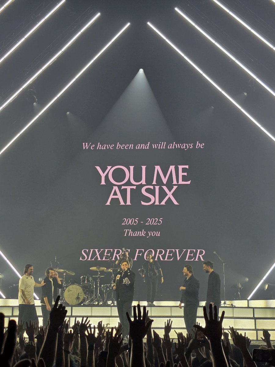 ChrisK1allen's tweet photo. You Me At Six. What a night. What a band. What a 20 years @youmeatsix @joshmeatsix #youmeatsix #FinalNightofSix the pit was on fire tonight! https://t.co/c0VgKEnxrW