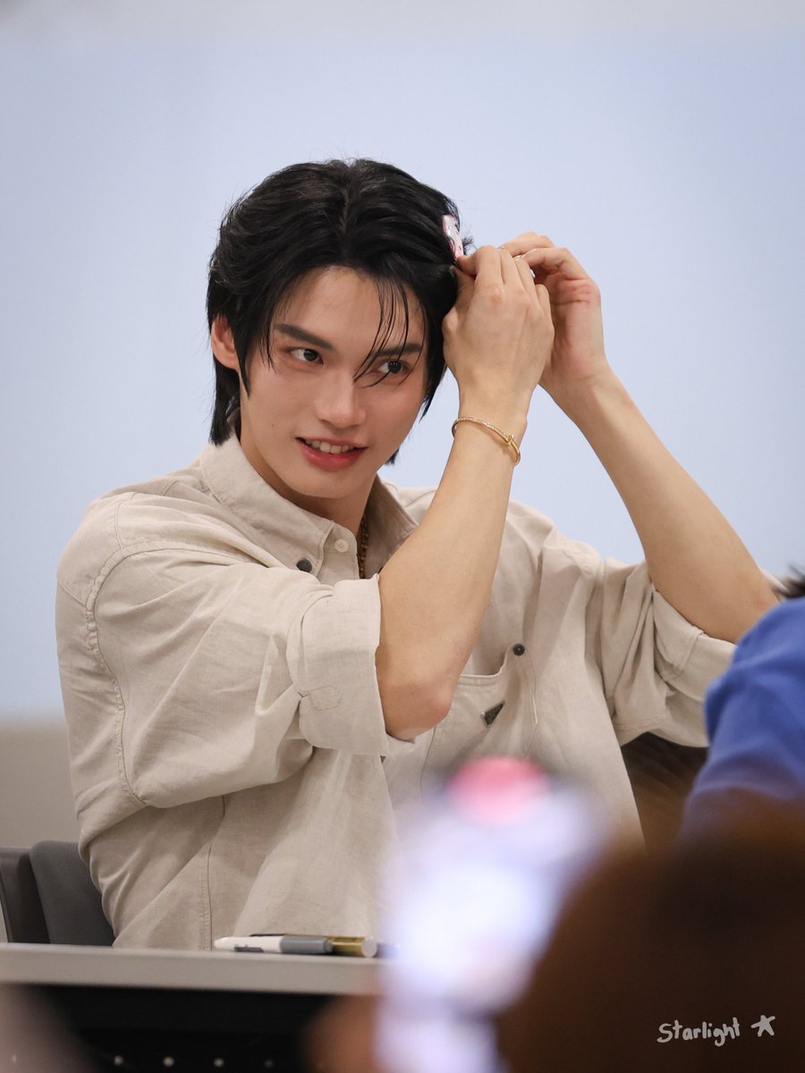 Starlight_1710's tweet photo. น่ารักโว้ยยยย >..<

WIN 1ST FAN SIGN
#BKKIBF2025xWIN
#winmetawin https://t.co/r8I5BzV06M