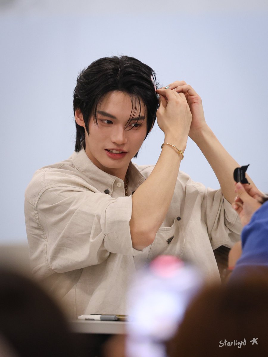 Starlight_1710's tweet photo. น่ารักโว้ยยยย >..<

WIN 1ST FAN SIGN
#BKKIBF2025xWIN
#winmetawin https://t.co/r8I5BzV06M