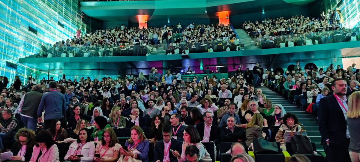 Exito del 11 congreso de FPEmpresa-Asociación de Centros de FP en el @EL_Batel #Cartagena con más de 1400 asistente y con representación asturiana.
Todo un lujo!!
#FP
#11CongresoFP
#CompartiendoExperiencias
