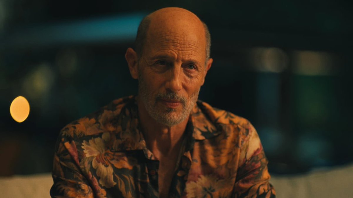 Wait, Lazlo from Real Genius is Greg from White Lotus? 🤯