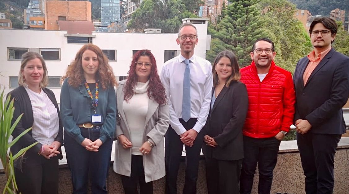 Hoy nos reunimos con <a href="/France_Colombia/">Francia en Colombia 🇫🇷🇪🇺</a> para compartir los avances de <a href="/VamosPaz/">Vamos por la paz - Ensemble pour la paix Colombie</a> en las regiones. Hablamos de conflictos socioambientales, prevención del reclutamiento de NNAJ y fortalecimos nuestras estrategias de articulación.