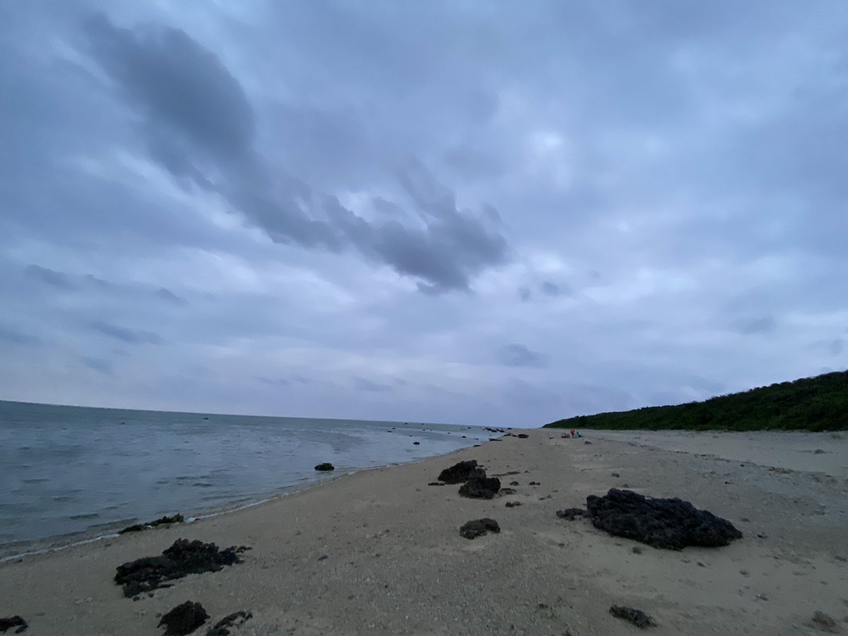 久しぶりの白保ビーチクリーンは、スタート暗かった🤣でも、直ぐ明るくなり良い一日のスタートに✨