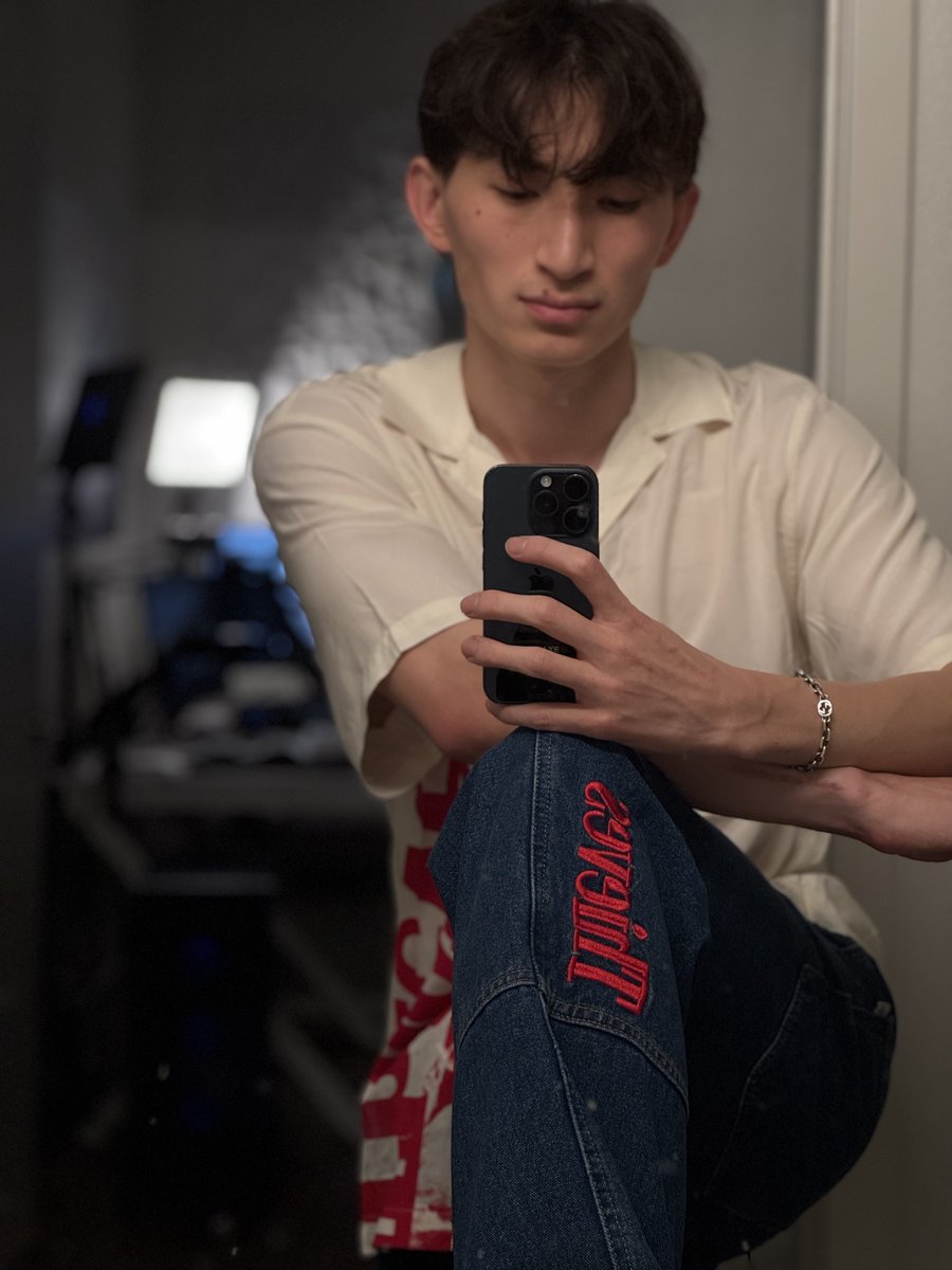 howdy <a href="/100Thieves/">100 Thieves</a>