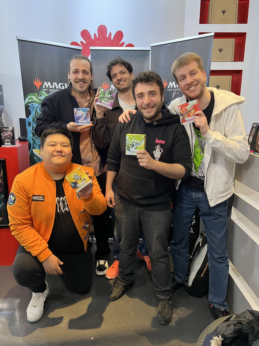 Claudio_Ke01's tweet photo. Perfect score at prerelease of #MTGTarkir  with broken abzan deck 💪 https://t.co/KQ6XsciOGj