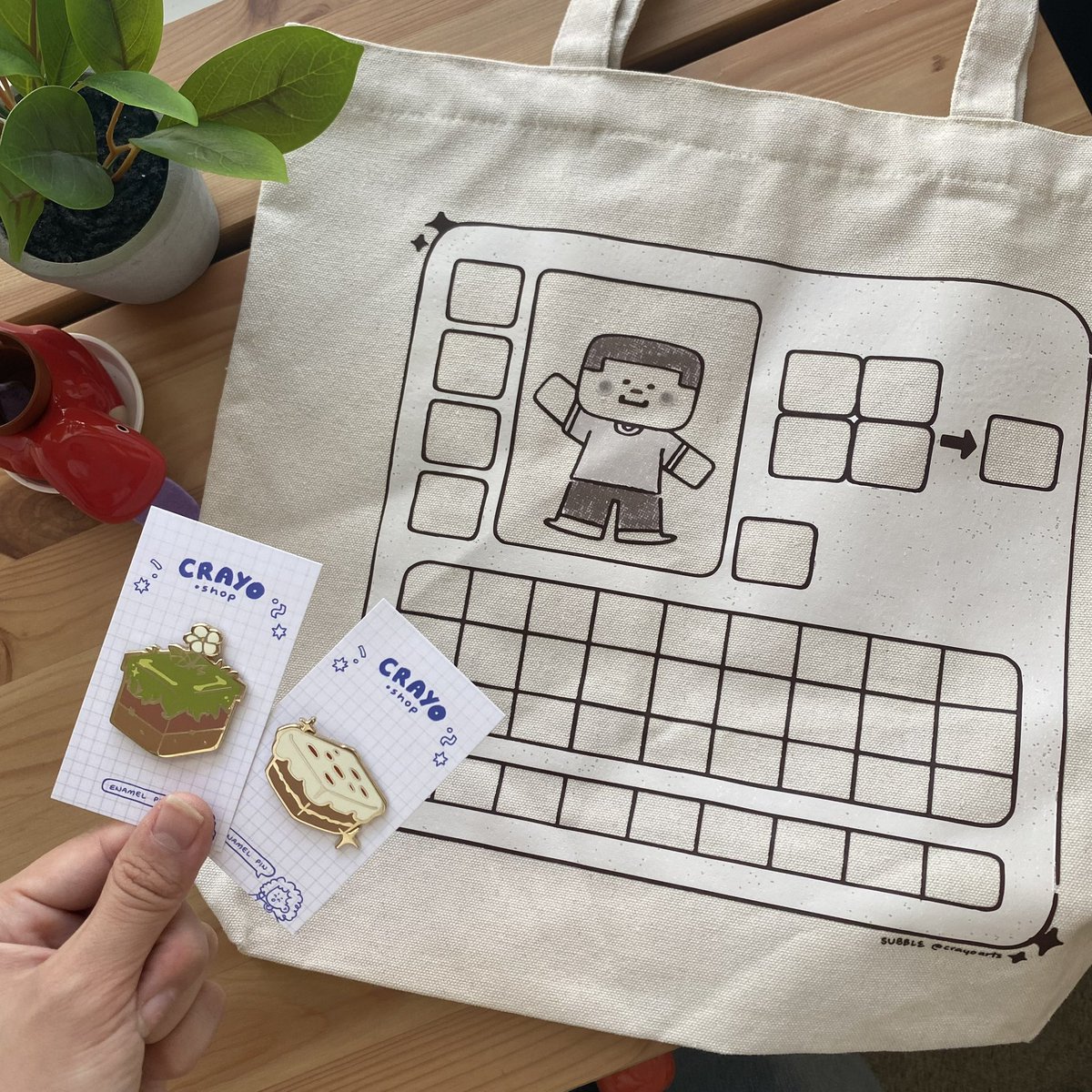 crayoarts's tweet photo. Our last restock is being held today! Minecraft inventory tote bags . I have the inventory pins as well available :) <3 
#Minecraft #MinecraftArt #minecraftmovie #nostalgia  #mcyt https://t.co/EK0wrls6Kl