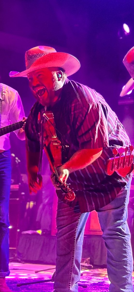 Mood because I get to see mi amigos <a href="/FlatlandCavalry/">Flatland Cavalry</a>  3 times next week!!