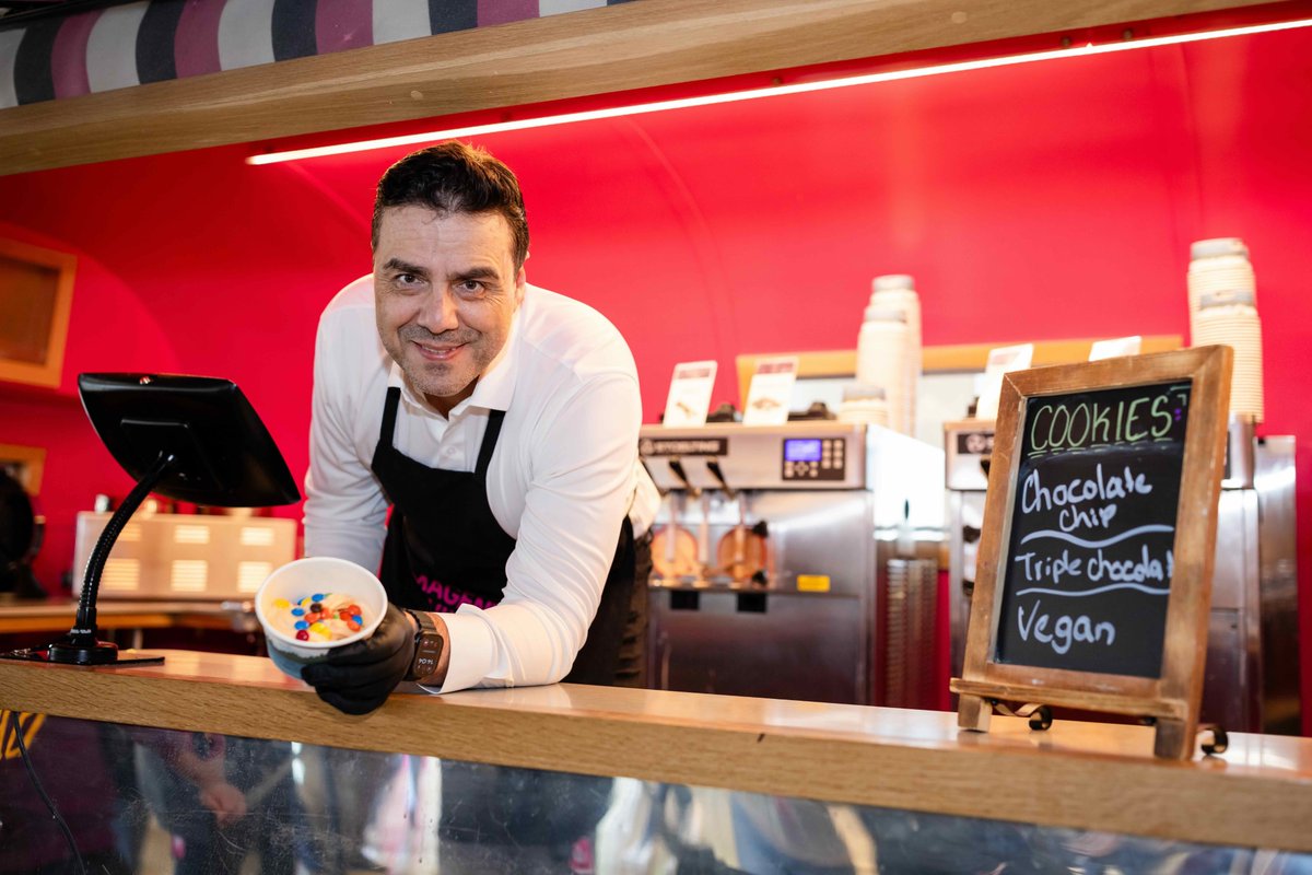 otazi's tweet photo. Yesterday was extra sweet! 🍦
Honored to serve froyo to my amazing @TMobile fam in support of @SightLife's mission to end corneal blindness by 2040. Together, we’re spreading hope—one frozen treat at a time. 💜
#MagentaGivingMonth #FroyoForGood #SightLife #WeWontStop
