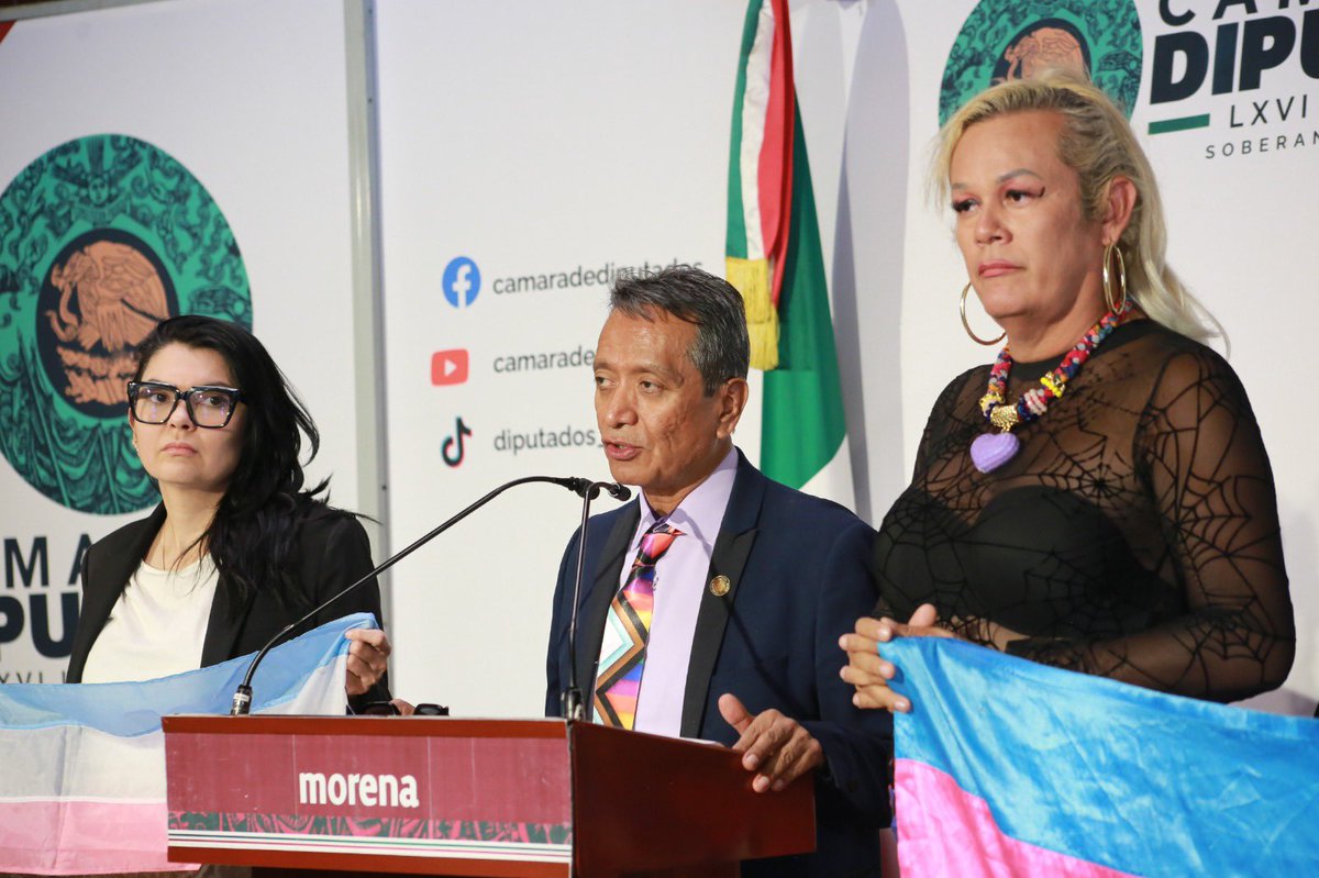 JAIMELOPEZVELA's tweet photo. Celebramos que en Veracruz se reconozca el derecho a la #IdentidadDeGénero 🏳️‍🌈🏳️‍⚧️ Impulsamos que en Aguascalientes, Chiapas, Durango, Nuevo León, Querétaro, Tabasco, Tamaulipas y Guerrero cumplan con su parte 👊🏽 La agenda por la igualdad y no discriminación #LGBTIQ+ avanza en #México 🇲🇽