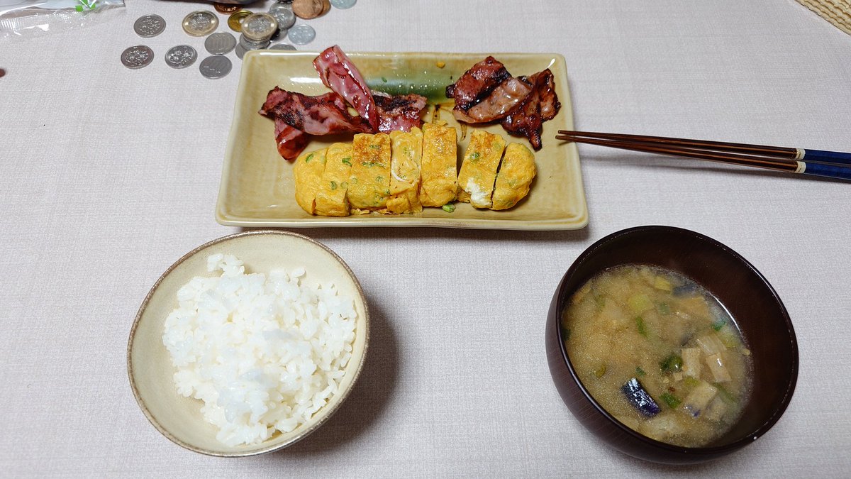 zerozero2929's tweet photo. 久しぶりに朝起きたから朝飯作ったぜ！
だし巻き失敗したけど美味かった！ https://t.co/rpDRstvp8F