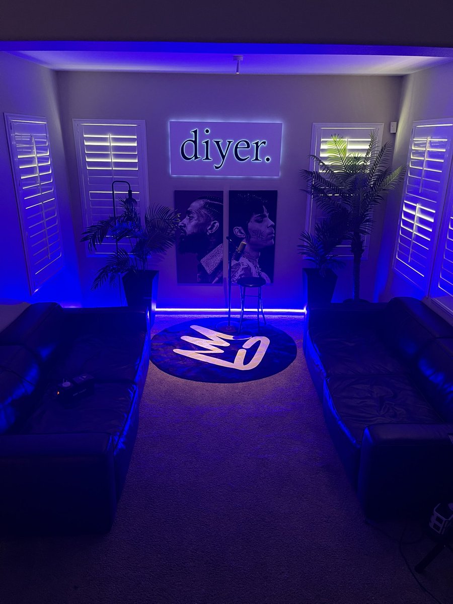 CurtissKing's tweet image. We sold $400 worth of tickets online for a live show inside my living room.

I rapped a few songs, played a few beats, drank some water out my fridge and went upstairs to go to sleep. #DIYer 

After I add more lighting and decorations we’ll officially launch a series.