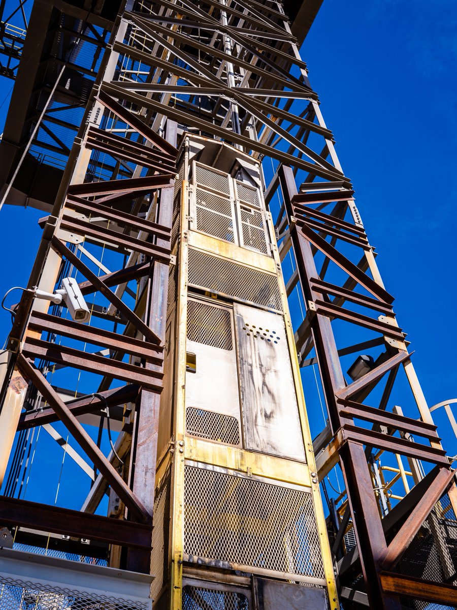 resolutioncu's tweet photo. Built in 1970. Still a legend.
No. 9 Headframe = 156 ft. tall, 6,943 ft. deep.
From hauling ore to ventilating the future—this shaft’s got range.
#MiningGlowUp #ResolutionCopper https://t.co/l4VM1ImXSg