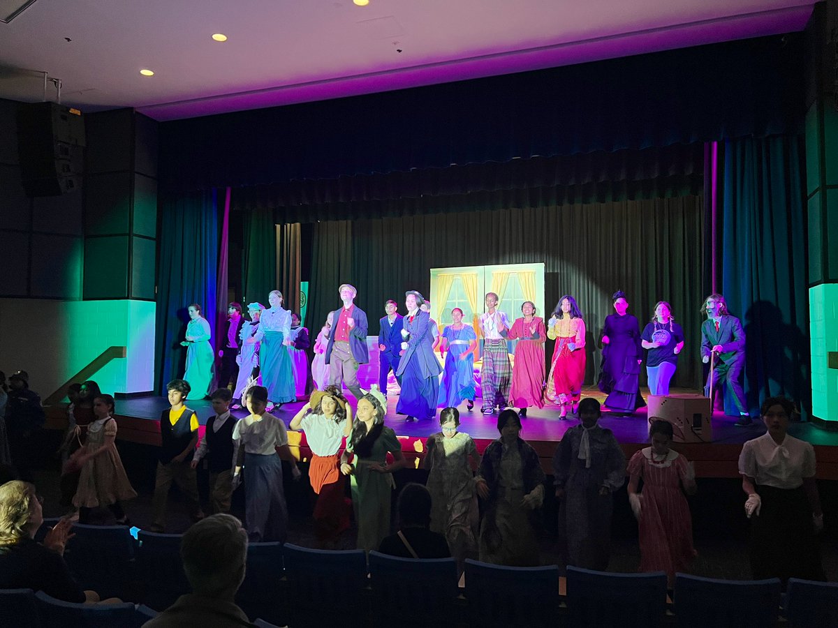 Shout out to <a href="/LCPS_Mercer/">Gum Spring Middle School</a> students for their fantastic rendition of Mary Poppins! ☂️⭐️🤍