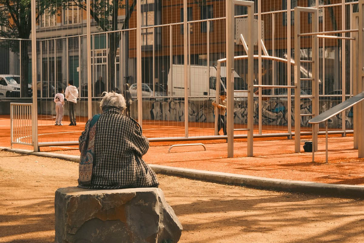 I find something profound in the way people carry their backs- silent and unaware of the gaze. 
There’s honesty there.