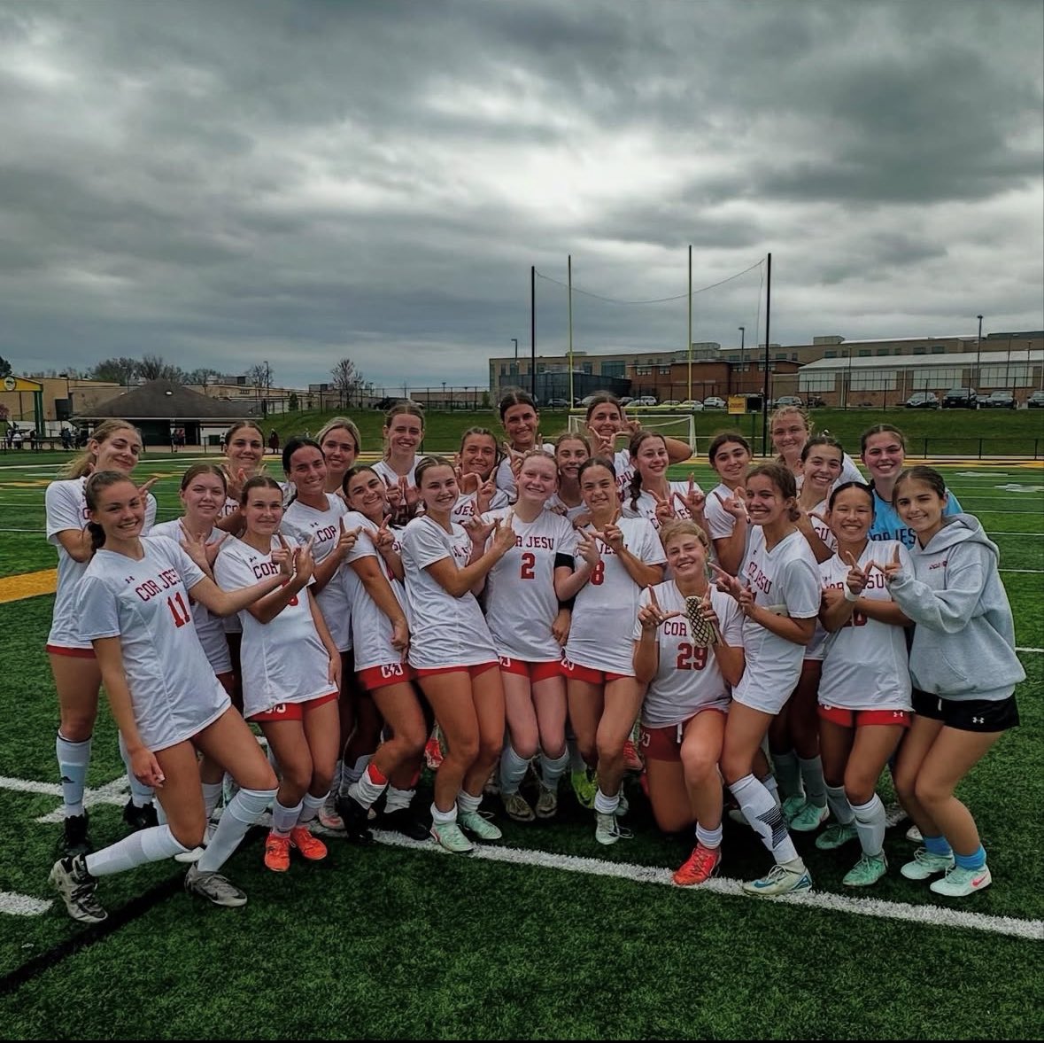 IsabellaKnese3's tweet photo. Last weekend I played the first high school game of the season and started it off strong with a goal!! Can’t wait for the rest of the season. Go Chargers!! 🐴⚡️ https://t.co/RDlnNhHCFu