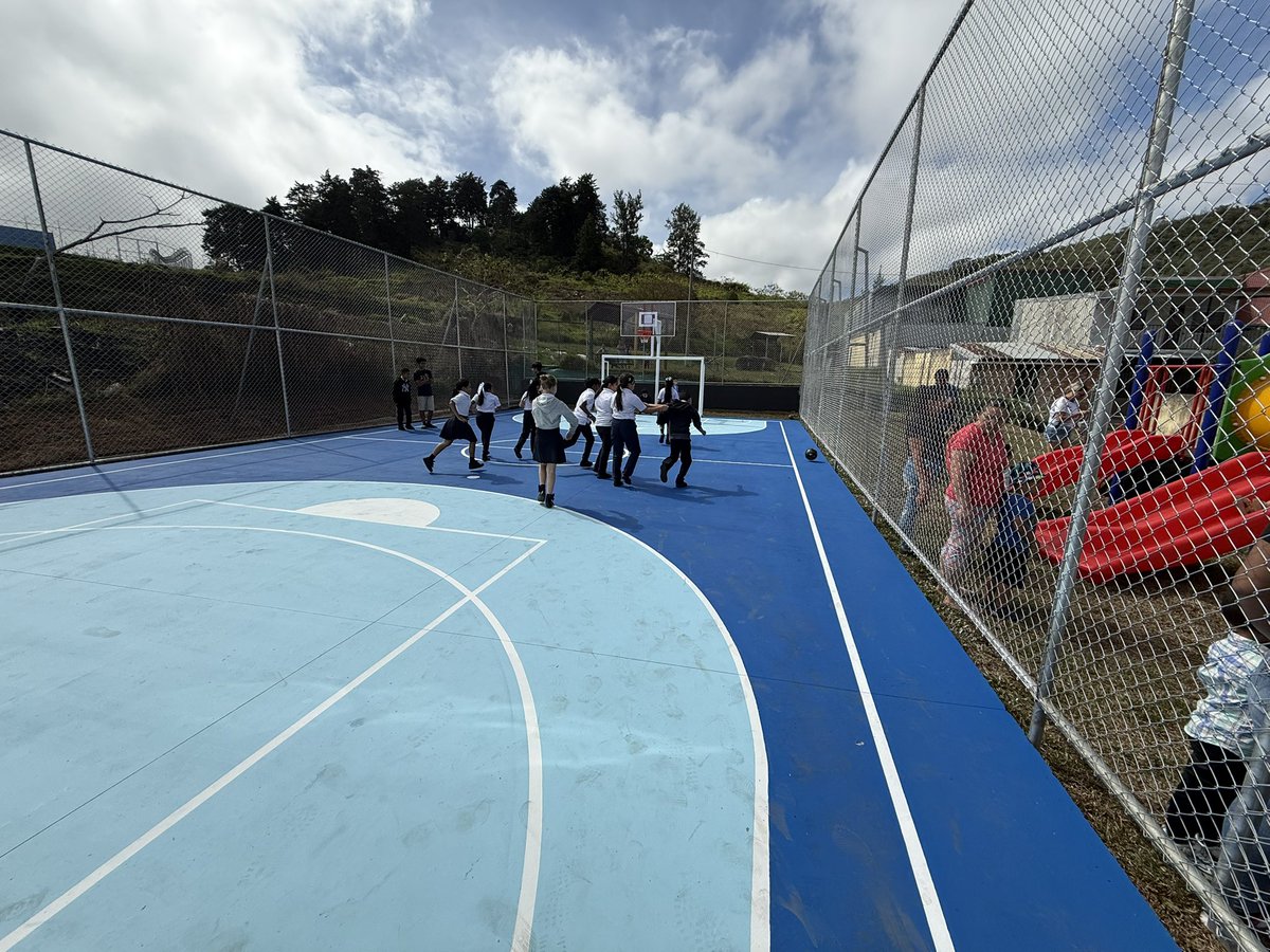 Estamos llenando los distritos de Cartago de espacios para el deporte y la sana recreación. Lo que antes eran lotes baldíos, tomados por adictos, hoy son bellas áreas de esparcimiento sano. Con recursos municipales o con ayuda de ICODER, pero siempre de la mano de las comunidades