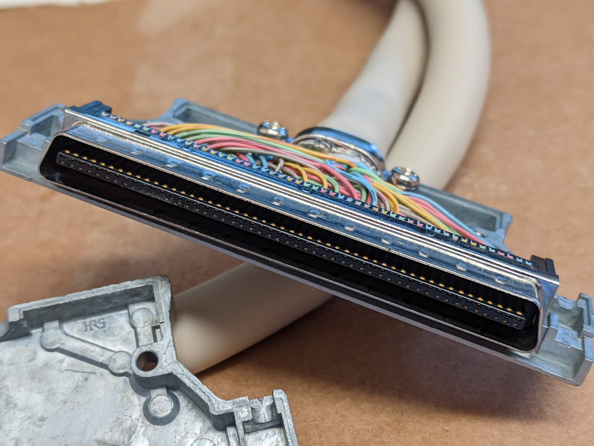 DextersTechLab's tweet image. I wouldn&apos;t fancy wiring this connector up😱! Inside the Hirose connector of the 100 way #Quantel Dylan cable that connects your Quantel Editbox, Henry or Hal to it&apos;s Dylan disk array.